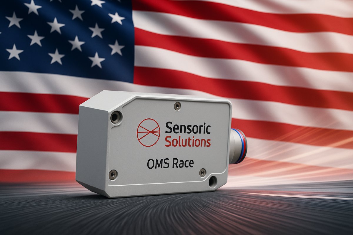 Ein OMS Race Sensor vor einer US-Flagge