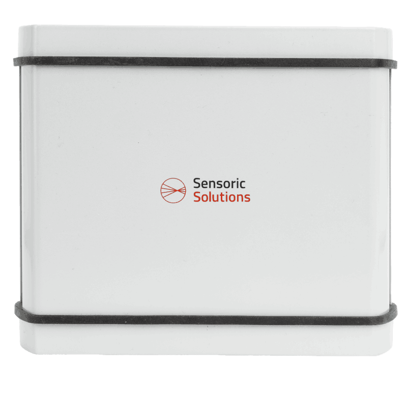 Blick von oben auf die silberne Integratorbox mit Sensoric Solutions Logo